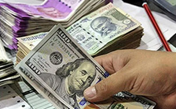 अमेरिकी डॉलर के मुकाबले रुपया 37 पैसे बढ़कर 81.30 पर पहुंचा