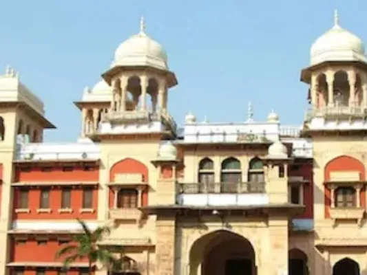 प्रयागराज: फीस वृद्धि पर उग्र हुए छात्र, किया आत्मदाह का प्रयास, छावनी बनी यूनिवर्सिटी