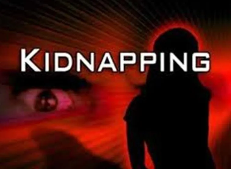 कन्नौज: कोचिंग से घर जाते छात्र के अपहरण का प्रयास, आरोपी युवक को ग्रामीणों ने पीटा