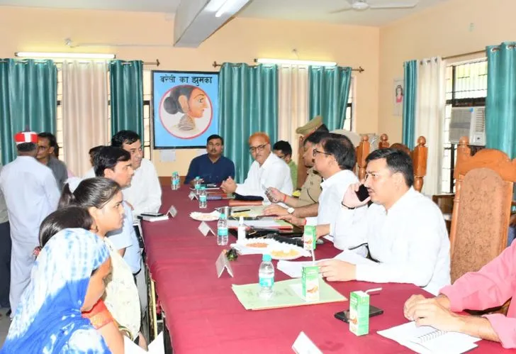 बरेली: डीएम ने सुनी लोगों की समस्याएं, 114 में से 12 शिकायतों का मौके पर किया निस्तारण