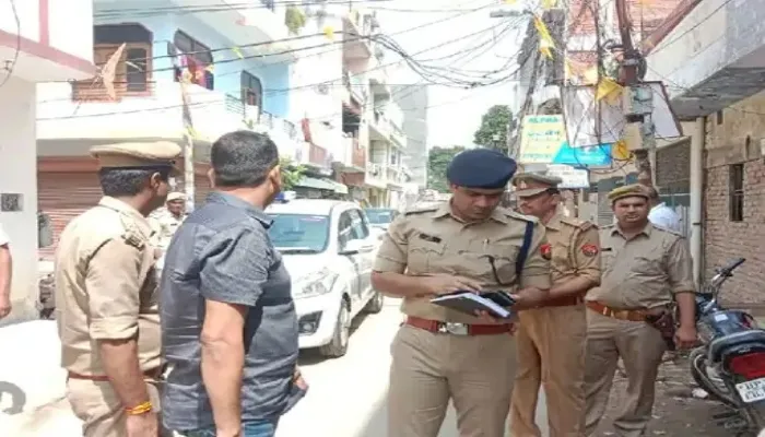 कानपुर: 17 महीने घर में रखे शव का राज तलाशने पहुंचे एडीसीपी, एक घंटे तक परिवार से की पूछताछ