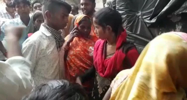 हरदोई: कोर्ट मैरिज के इरादे से कचहरी पहुंचे नाबालिग प्रेमी-प्रेमिका, परिजनों ने किया हंगामा