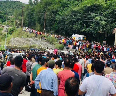 उत्तराखंड: अंकिता की पोस्टमार्टम रिपोर्ट सार्वजनिक करने की मांग पर अड़े परिजन, गुस्साई भीड़ ने बदरीनाथ हाईवे किया जाम