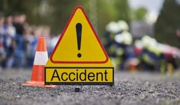 देखें वीडियो: टोल प्लाजा के पास हुआ भीषण हादसा, दो गाड़ियों में टक्कर के बाद लगी आग