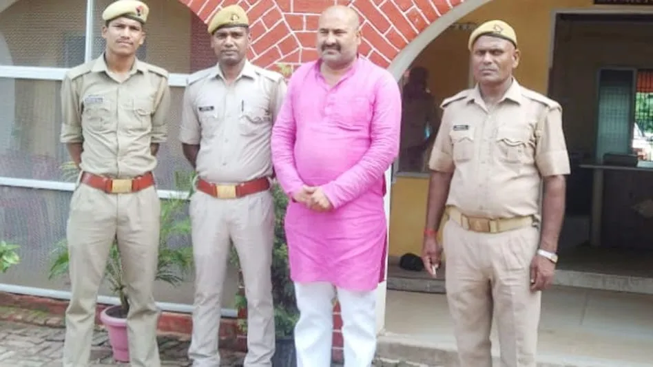 ‘अखिलेश सरकार नहीं तो क्या हुआ, राष्ट्रीय सचिव हूं…गाड़ी के साथ फूंक दूंगा’, SP नेता की धमकी