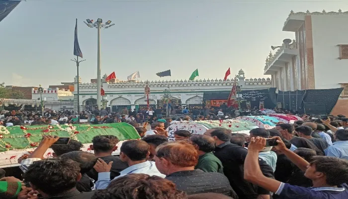 अयोध्या: कर्बला के 72 शहीदों का ताबूत देख बरस पड़ी आंखें