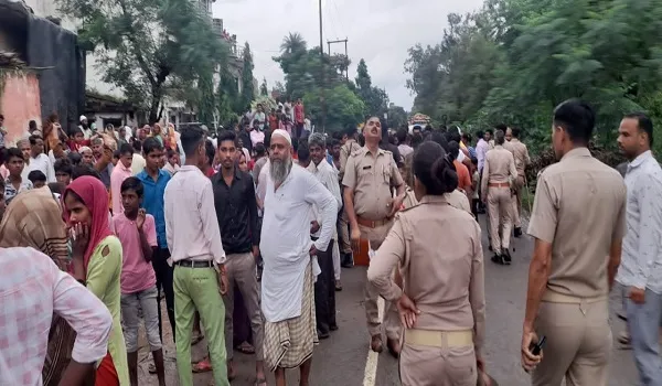 बिजनौर: तेज रफ्तार कार पलटने से छात्र की मौत, दो घायल