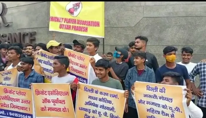 लखनऊ: यूपी के क्रिकेटरों ने यूपीसीए पर आरोप लगाते हुए किया प्रदर्शन, जानें मामला