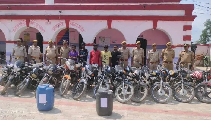 बाराबंकी: बाइक चोरों का गिरोह चढ़ा पुलिस के हत्थे, चोरी की 12 माोटरसाइकिलें बरामद