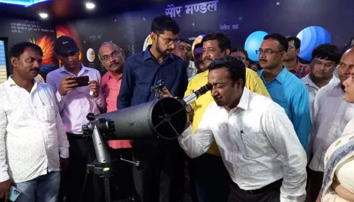 अयोध्या को पहली खगोलीय विज्ञान प्रयोगशाला की मिली सौगात, डीएम ने किया उद्घाटन