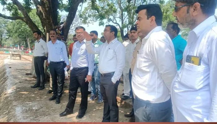 अयोध्या: प्रमुख सचिव ने किया निरीक्षण, बच्चों से हल कराए सवाल