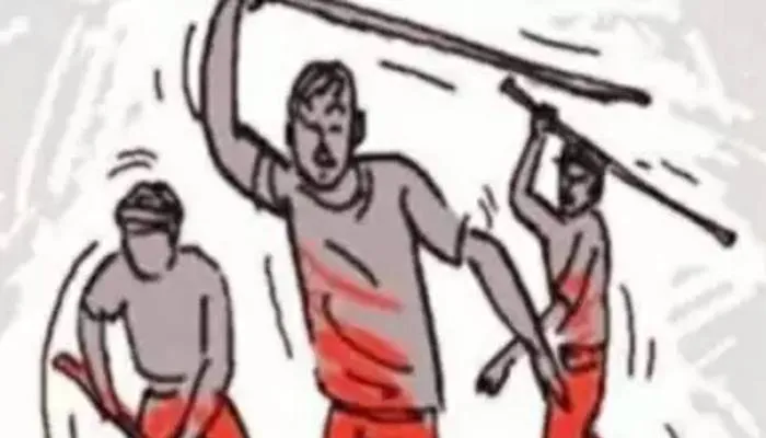 बहराइच: दो संदिग्ध महिलाओं को ग्रामीणों ने पकड़कर पीटा, पुलिस को सौंपा