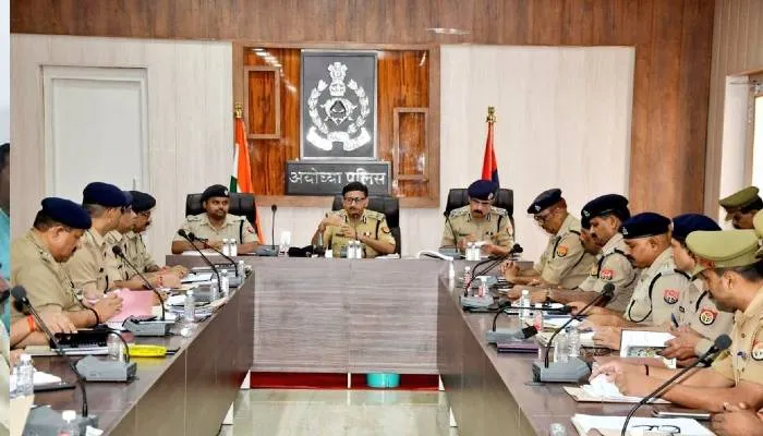 अयोध्या: एडीजी जोन ने तरेरी आंख, कोतवाल बोले-अभी जल्दी में ही चार्ज लिया हूं सर