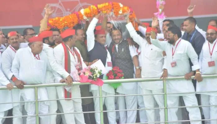 फिर से सपा की कमान मिलते भाजपा पर बरसे अखिलेश, कहा- पिछड़े व दलितों के साथ हो रहा अन्याय