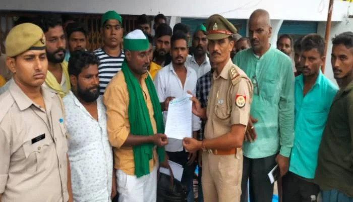 अयोध्या: गोंडा हिरासत में मौत मामले में भाकियू ने किया प्रदर्शन, सौंपा ज्ञापन