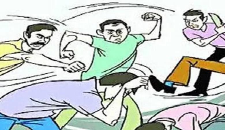 स्कूल में वीडियो बनाने पर मीडियाकर्मियों को बनाया बंधक, शिक्षकों ने कैमरे भी तोड़े, जमकर हाथापाई