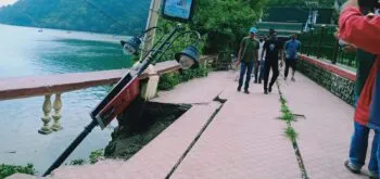 नैनीताल: झील में गिरी ऐतिहासिक बैंड स्टैंड के पास की सुरक्षा दीवार