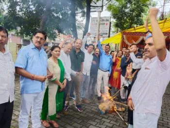 हल्द्वानी: अंकिता भंडारी हत्याकांड पर उग्र कांग्रेसियों ने भाजपा सरकार का पुतला फूका