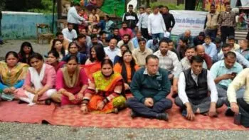 नैनीताल: 20 सूत्रीय मांगों को लेकर राज्य आंदोलनकारियों का प्रदर्शन जारी