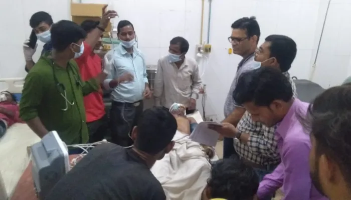 कन्नौज: अनियंत्रित डीसीएम की टक्कर से बाइक सवार पिता की मौत, पुत्र गंभीर घायल
