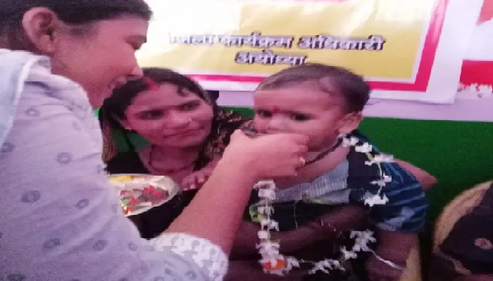 अयोध्या : बीडीओ ने कराया गोदभराई व अन्नप्राशन संस्कार