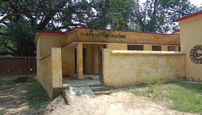 अयोध्या: उप स्वास्थ्य केंद्र शांतिपुर को ही है इलाज की जरूरत, भवन पूरी तरह हुआ जर्जर