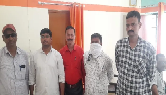 रायबरेली : एंटी करप्शन टीम ने रिश्वत लेते लेखपाल को पकड़ा