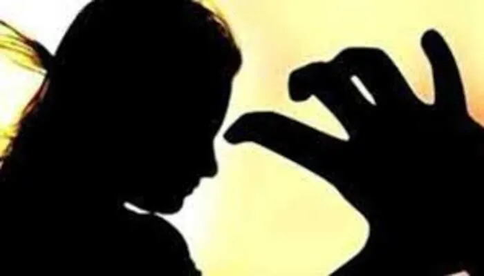 संभल: छह वर्षीय बालिका से छेड़खानी के आरोपी किशोर पर रिपोर्ट