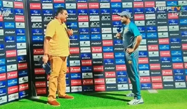 Asia Cup 2022 : जावेद मियांदाद के छक्के को याद कर बाबर आजम ने रवि शास्त्री को किया ट्रोल! देखें वीडियो