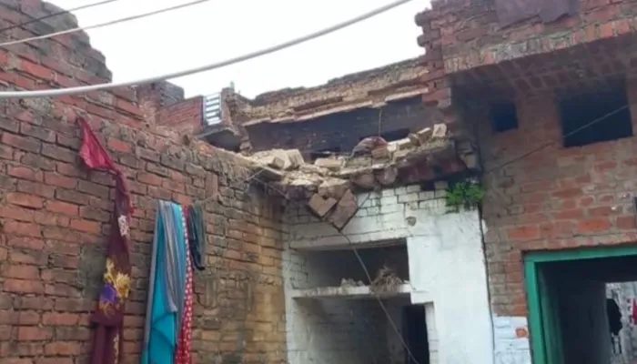 रायबरेली: बरसात में ढह गई मकान की छत, मासूम की मौत, तीन घायल