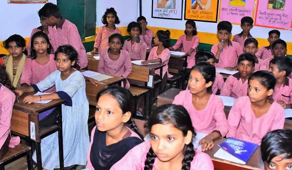 मुरादाबाद : यूनिफार्म खरीदने को नहीं मिले पैसे, फोटो अपलोड कराने का आदेश…पशोपेश में पड़े प्रधानाध्यापक-शिक्षक