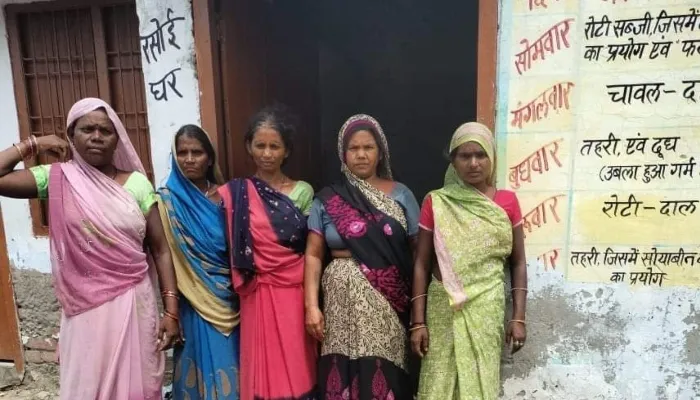 बहराइच: डेढ़ वर्ष से बच्चों को मिल रही खिचड़ी और तहरी, सवाल करने पर मिलने लगी सजा