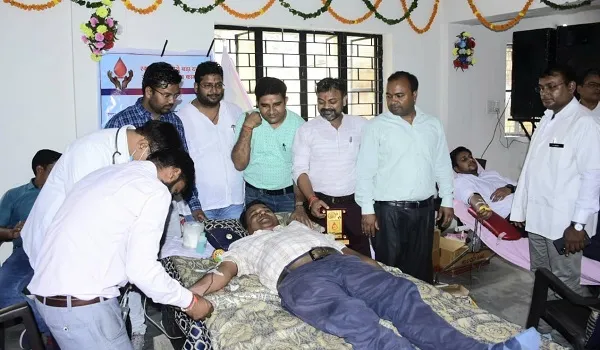 मुरादाबाद : शिविर में 40 अवर अभियंताओं ने किया रक्तदान, बताया महत्व