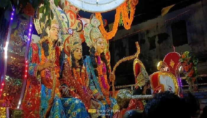 रामलीला मंचन : पुष्प वर्षा के साथ शोभायात्रा का स्वागत