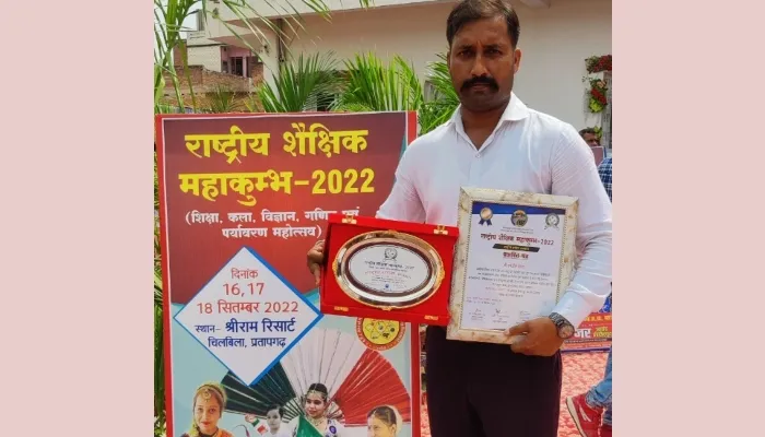 अयोध्या: खाकी वाले गुरुजी रणजीत राष्ट्रीय धरोहर सम्मान से अलंकृत