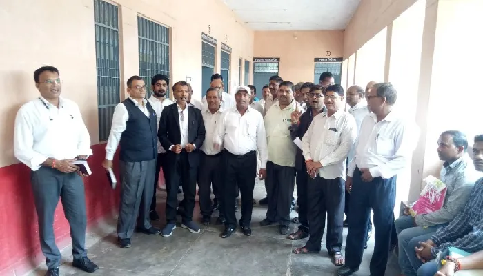रायबरेली : लेखपाल की रंगेहाथ गिरफ्तारी के बाद भ्रष्टाचार के विरुद्ध मुखर हुए अधिवक्ता