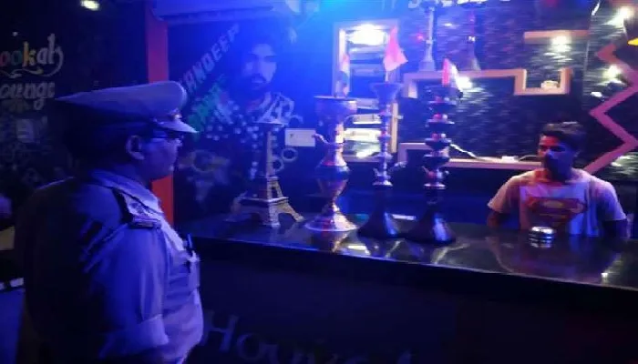 लखनऊ : युवाओं की डिमांड पर चोरी-छिपे चल रहा था हुक्काबार