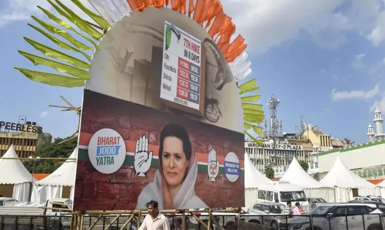 दिल्ली में कांग्रेस की ‘हल्ला बोल रैली’, कई रूट बंद, पुलिस हिरासत में कार्यकर्ता