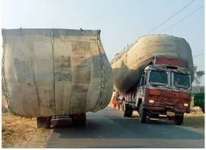 काशीपुर: सड़कों पर बिना ढके दौड़ रहे ओवरलोड वाहन