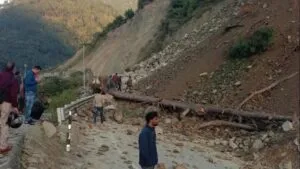 देहरादून: पर्वतीय इलाकों में भू-स्खलन जारी, गंगोत्री हाईवे बंदरकोट मार्ग बंद
