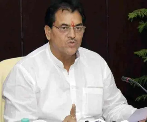 काशीपुर निगम क्षेत्र में दो चरणों में की जाए सफाई: डॉ. प्रेमचंद अग्रवाल