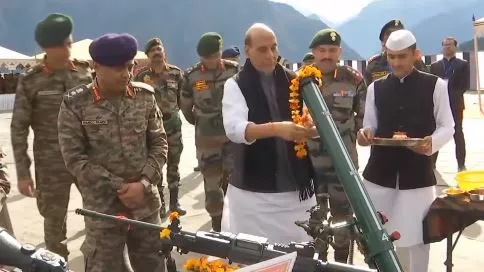 विजयादशमी 2022: उत्तराखंड में रक्षामंत्री राजनाथ सिंह ने की शस्त्र पूजा, बोले- हमारे देश की सबसे बड़ी निधि ‘भारतीय सेना’