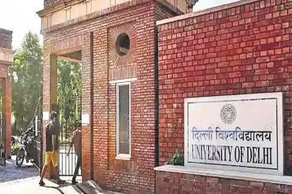 समय पर एडमिशन न ले सके छात्रों को एक और मौका दे सकता है DU