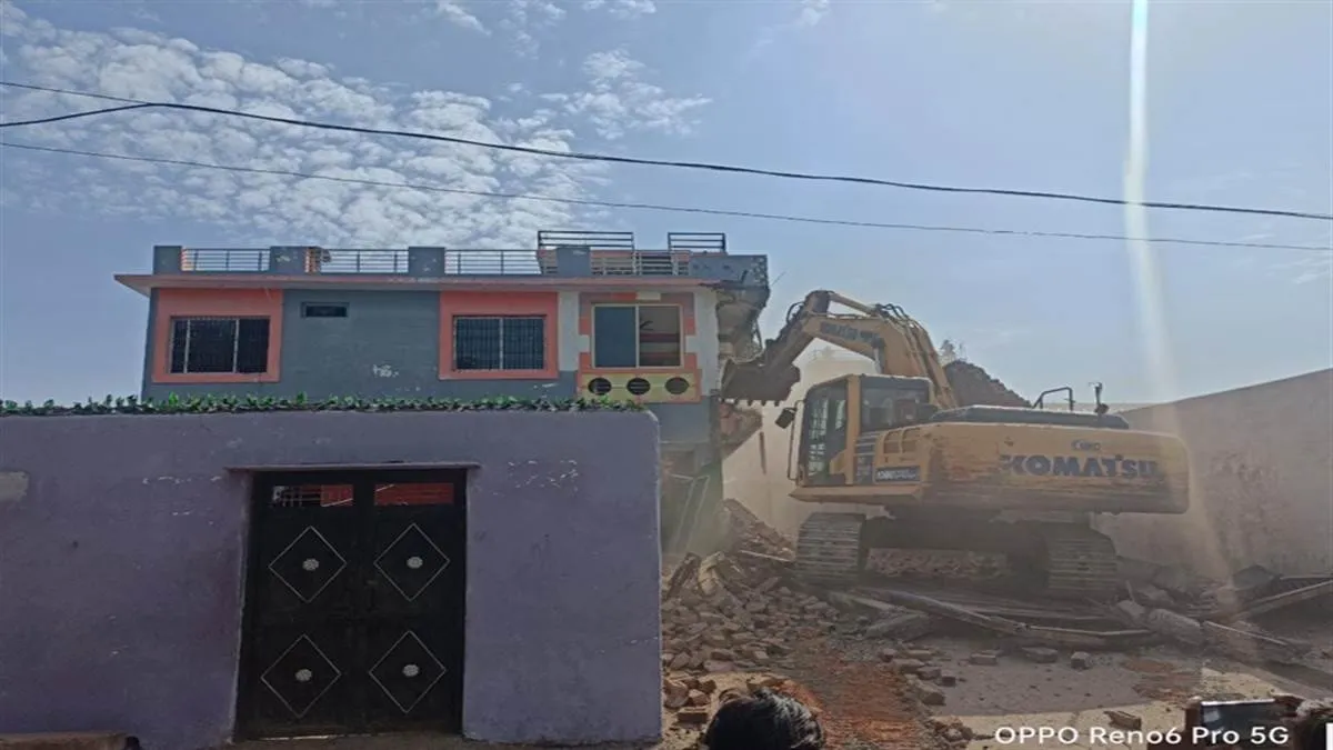 गरबा स्थल पर पथराव, मध्य प्रदेश सरकार ने 19 में से तीन आरोपियों के घर ढहाए