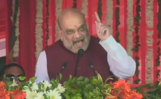 अमित शाह का ‘मिशन कश्मीर’: महानवमी पर मां वैष्णो देवी के दर्शन, राजौरी से विरोधियों पर निशाना