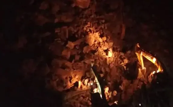 हरियाणा के नूंह में बड़ा हादसा, ब्लास्ट के बाद पहाड़ की चट्टान गिरने से मलबे में दबे 7 लोग, रेस्क्यू जारी