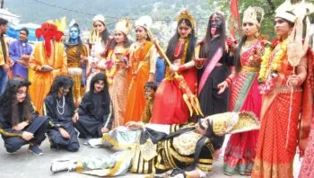 नैनीताल: भव्य शोभायात्रा के बाद नम आंखों से दी मां दुर्गा को विदाई