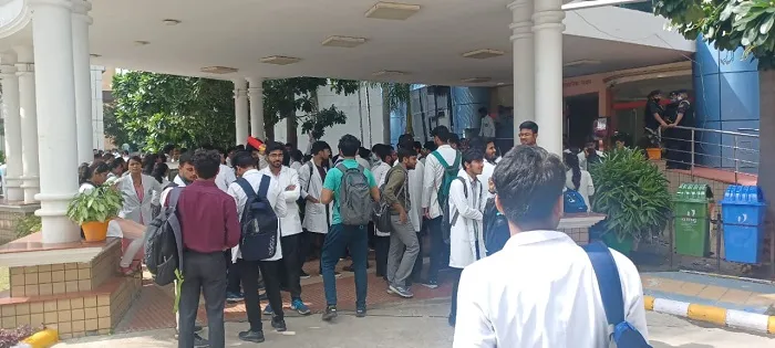लखनऊ: लोहिया छात्रावास का भोजनालय बंद, छात्रों ने किया प्रदर्शन