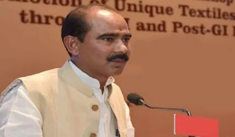 चंपावत: सरकार द्वारा संचालित योजनाओं का लाभ जरूरतमंद जनता को दें : सांसद टम्टा