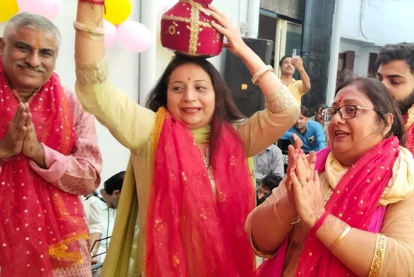 शाहजहांपुर: तारीन टिकली में कृष्णा नगर मंदिर की प्रभात फेरी का हुआ स्वागत